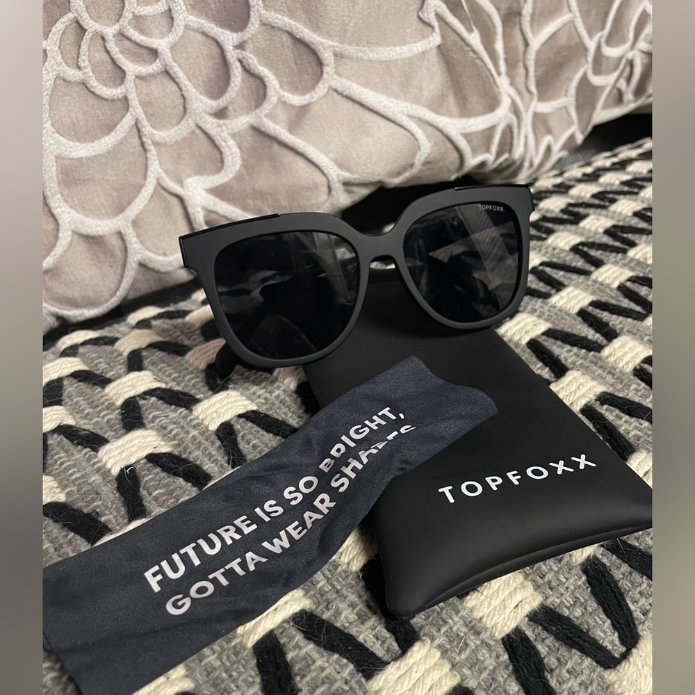 Topfoxx ‘Coco’ sunglasses in black